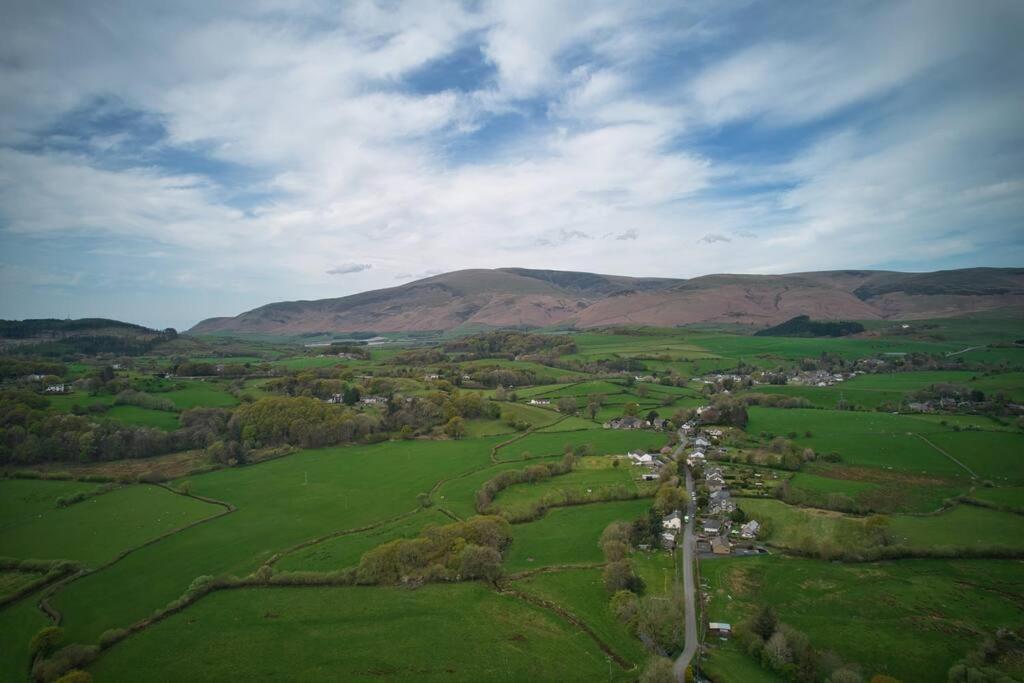 Luxurious Cottage With Hot Tub, Lake District Duddon Exteriér fotografie